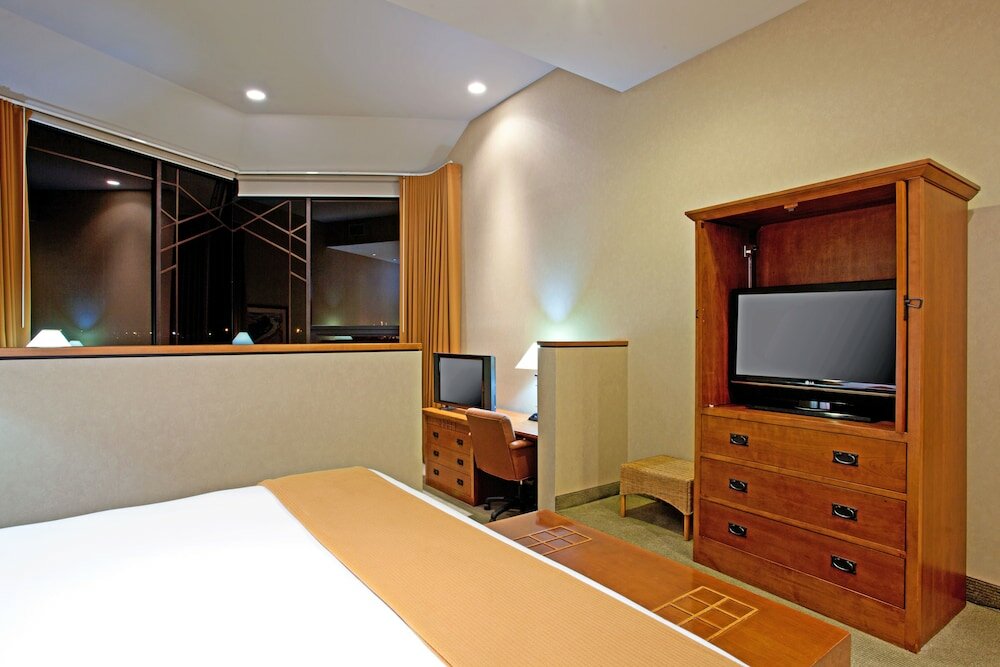 Фото Holiday Inn Express Hotel & Suites Ventura, an Ihg Hotel