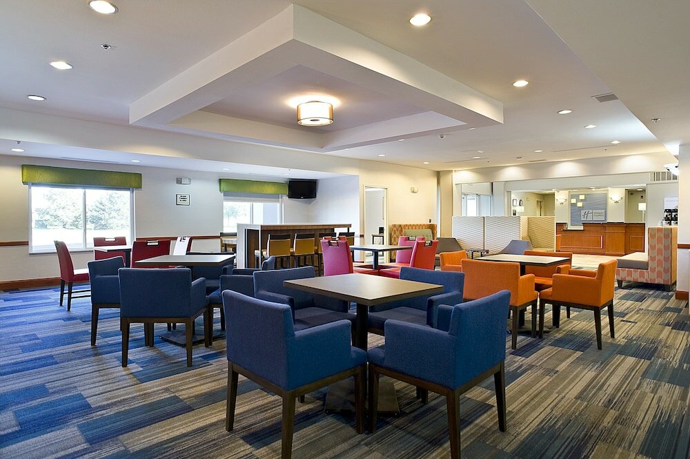 Фото Holiday Inn Express & Suites Vermillion