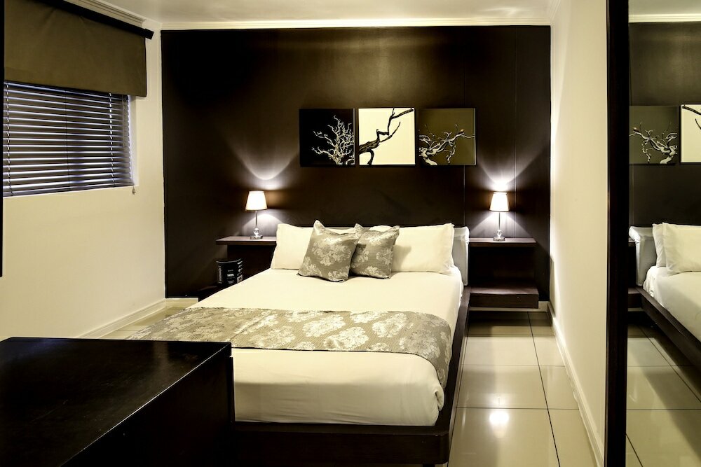 Фото The Nicol Hotel and Apartments