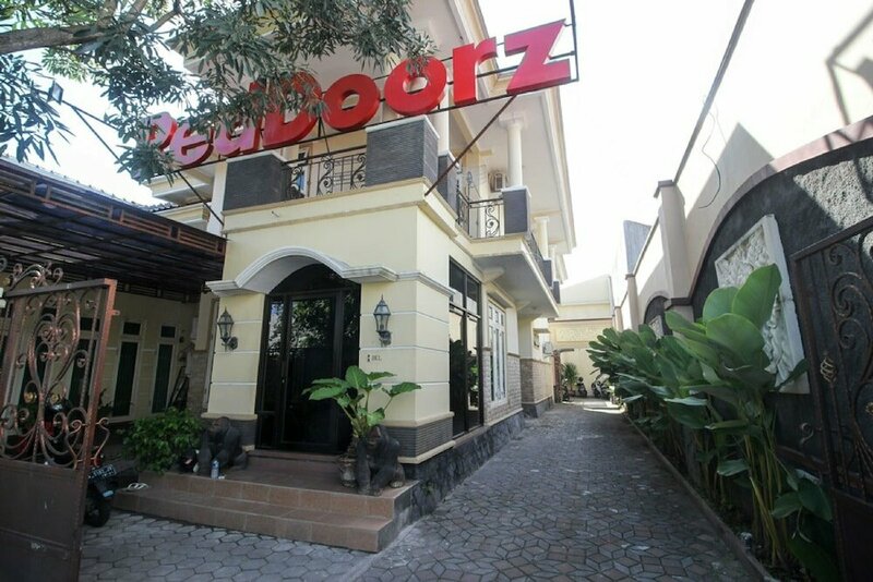 Гостиница RedDoorz Plus near Stie Ykpn