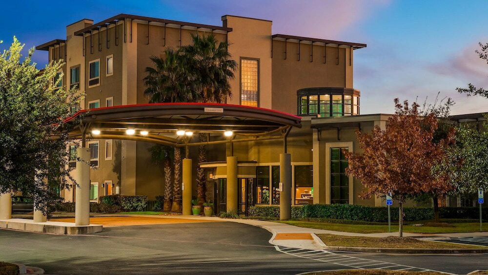 Фото Best Western Plus Lackland Hotel & Suites