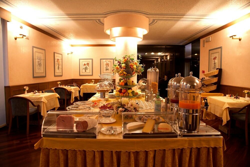 Фото Hotel Crivi's Milan