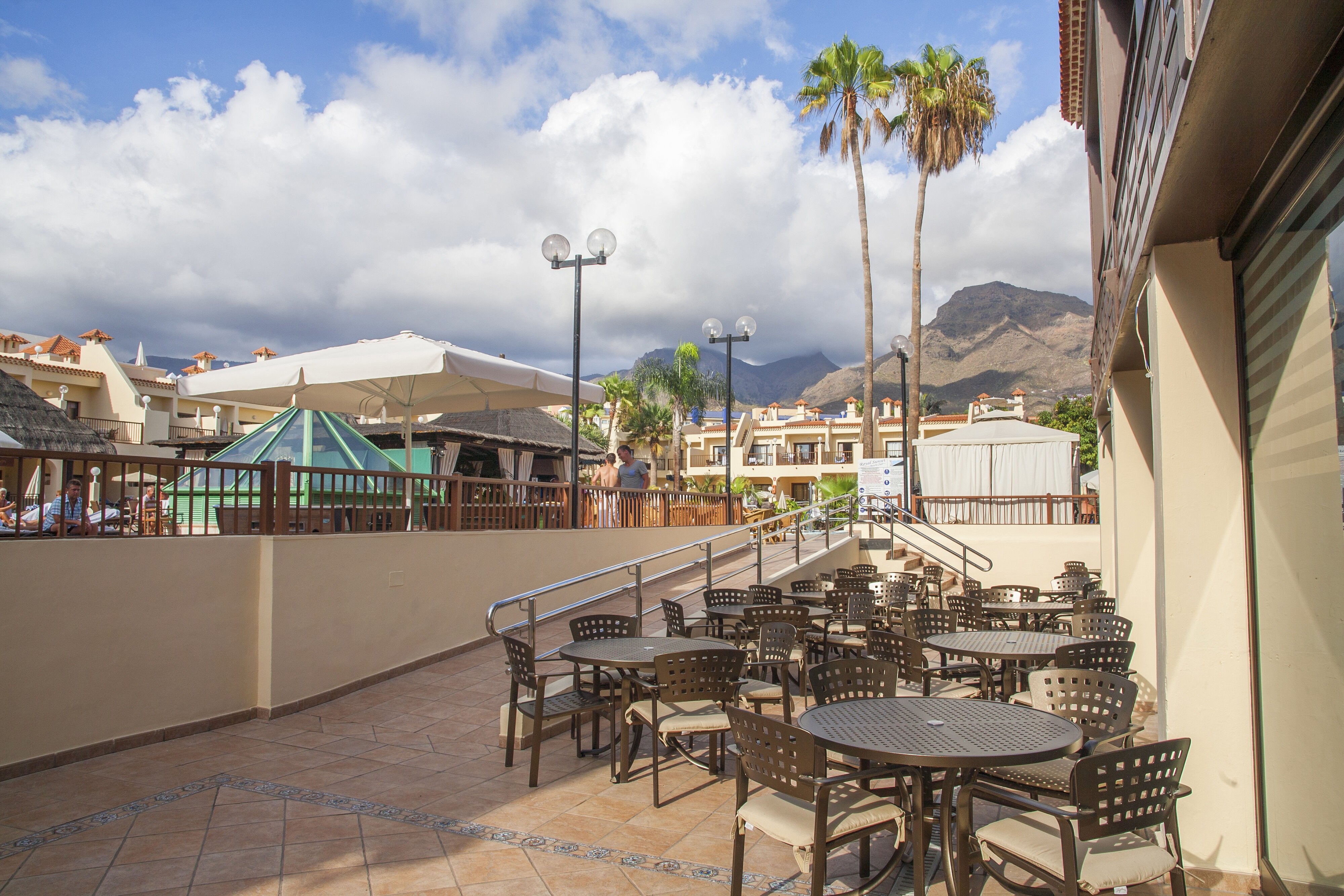 Фото Royal Sunset Beach Club