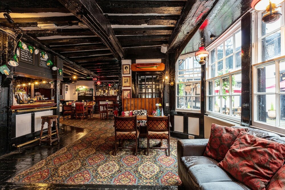 Фото The New Inn by Roomsbooked