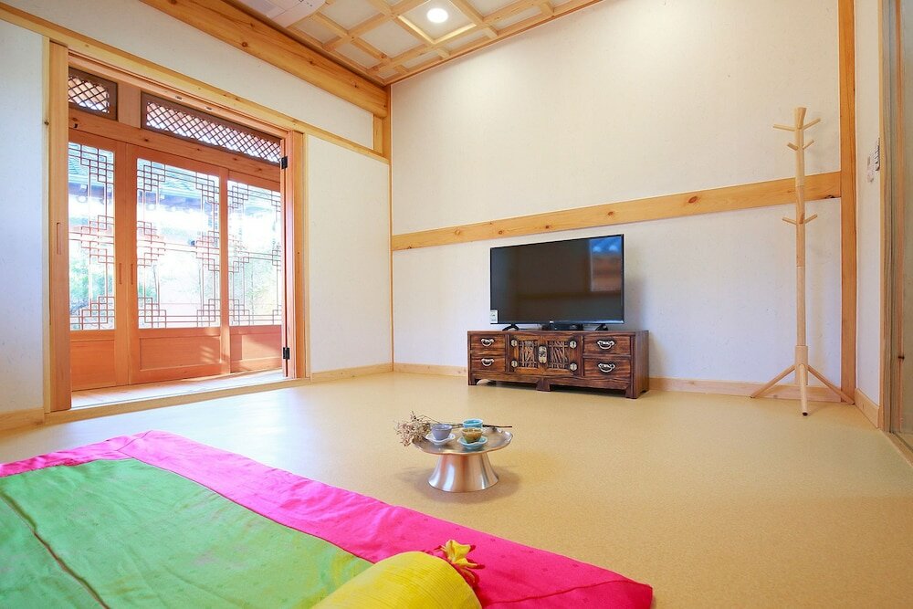 Фото Wiyeonjae Hanok Stay