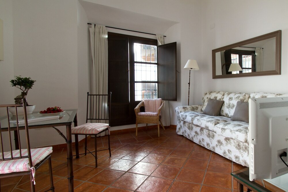 Фото Apartamentos Los Patios de la Juderia