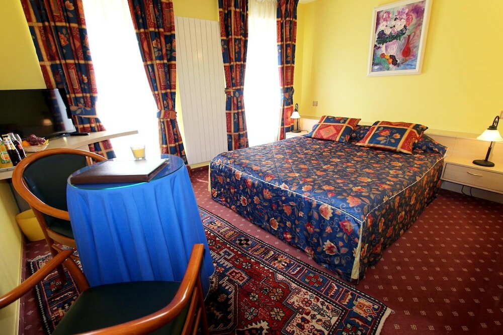 Фото Les Reflets Jaunes