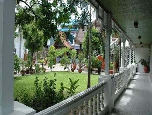 Гостиница Emerald Land Hotel в Мандалае