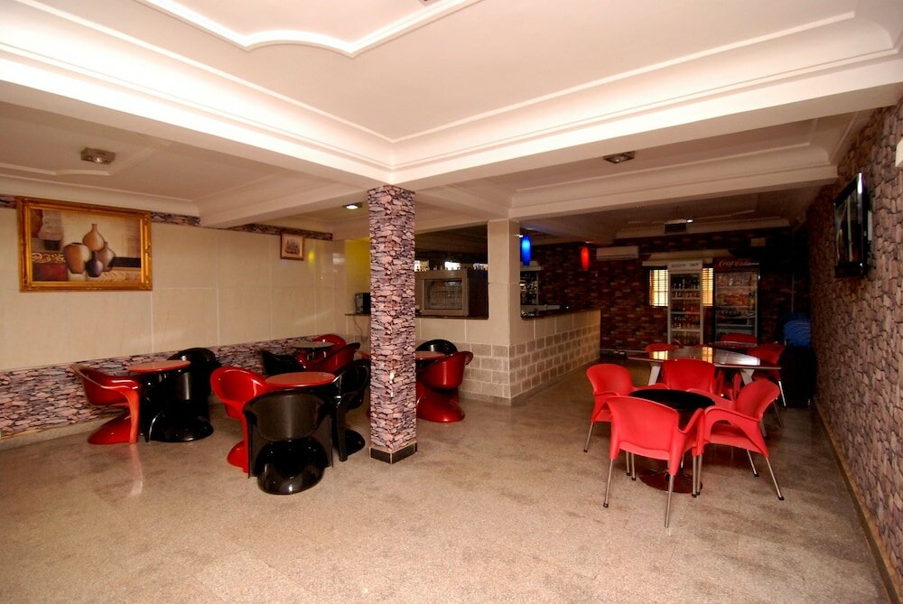 Фото Lapour Hotels Ltd