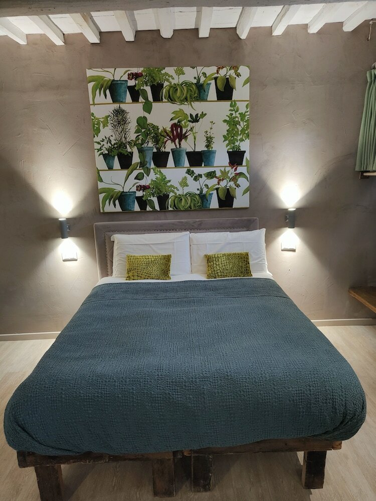 Фото Inside the wall - Santa Maria