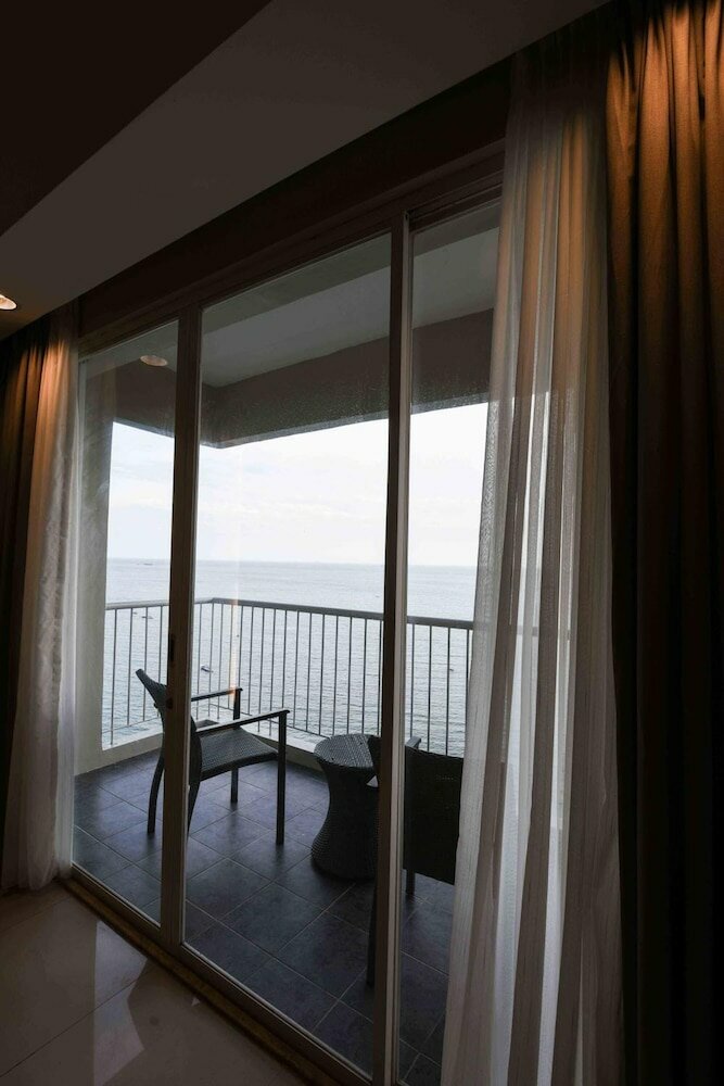 Фото The Malibu Suites Balikpapan by Sissae Living