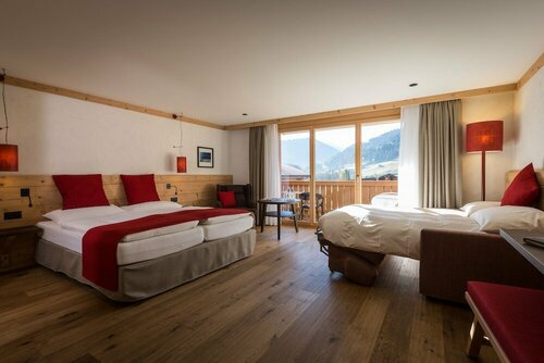 Гостиница Hotel Spitzhorn в Занене
