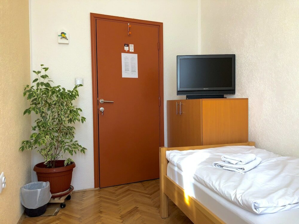 Фото Pigeon Square Rooms