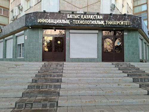 Табиғи кеудесі бар орыс қызы бейнеленген порно