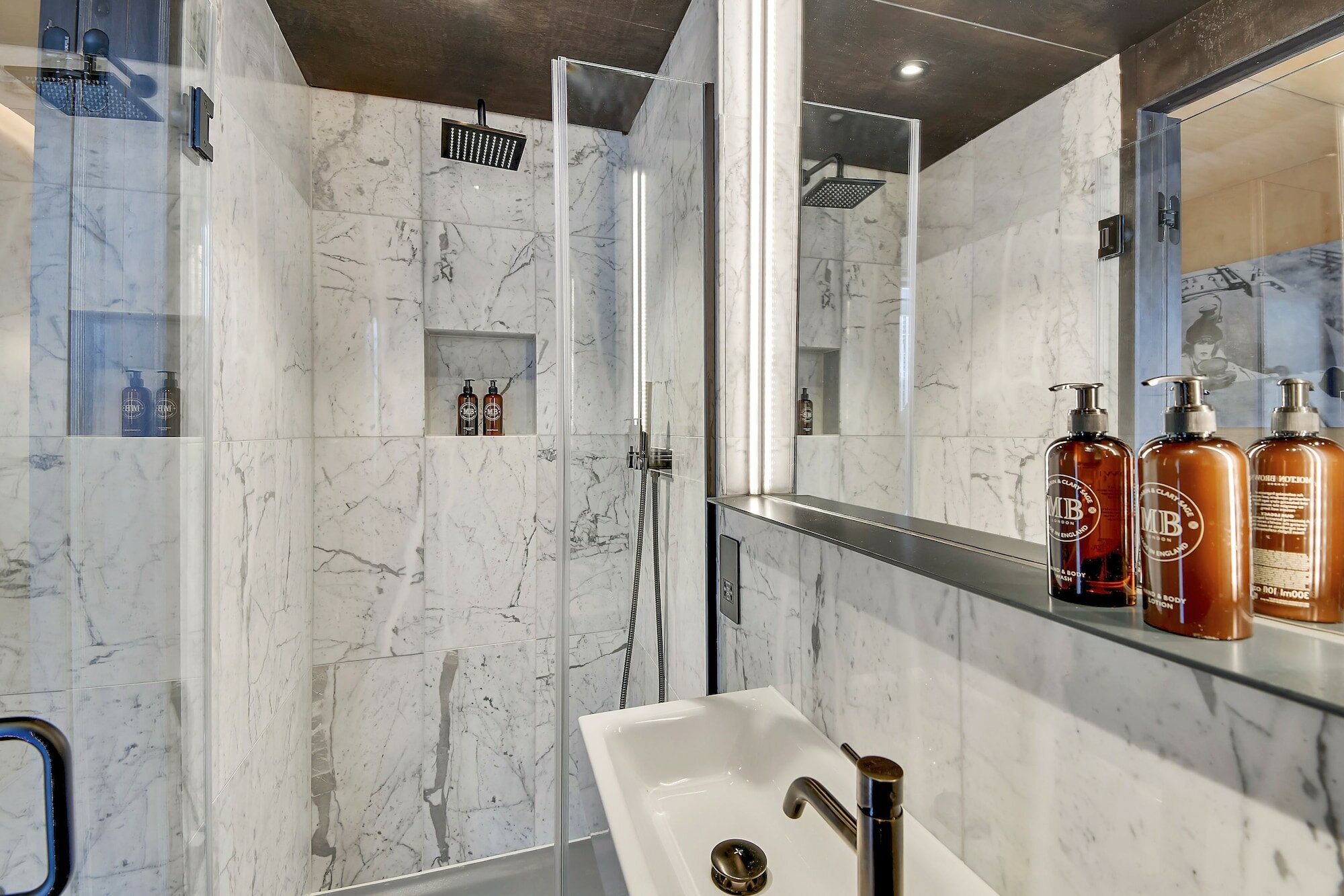 Фото StowAway Waterloo