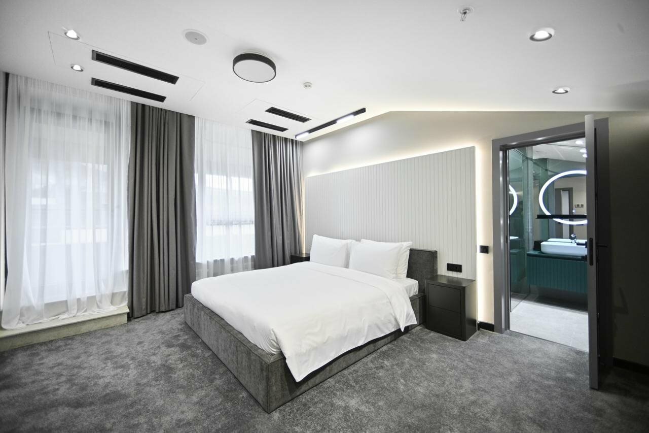 Фото Yerevan Place Hotel