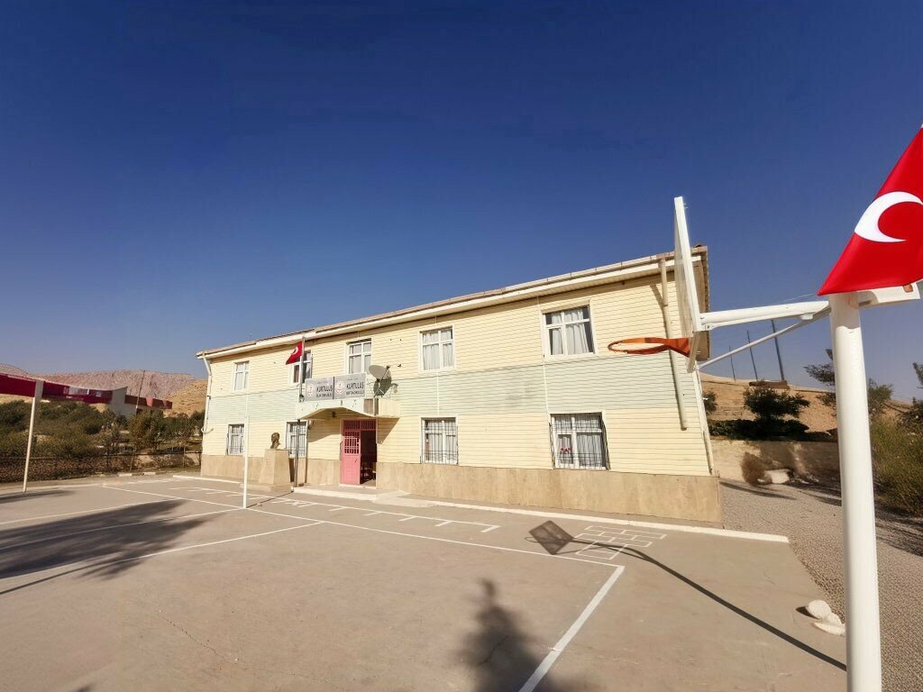School Kurtulus Middle School, Cizre, photo