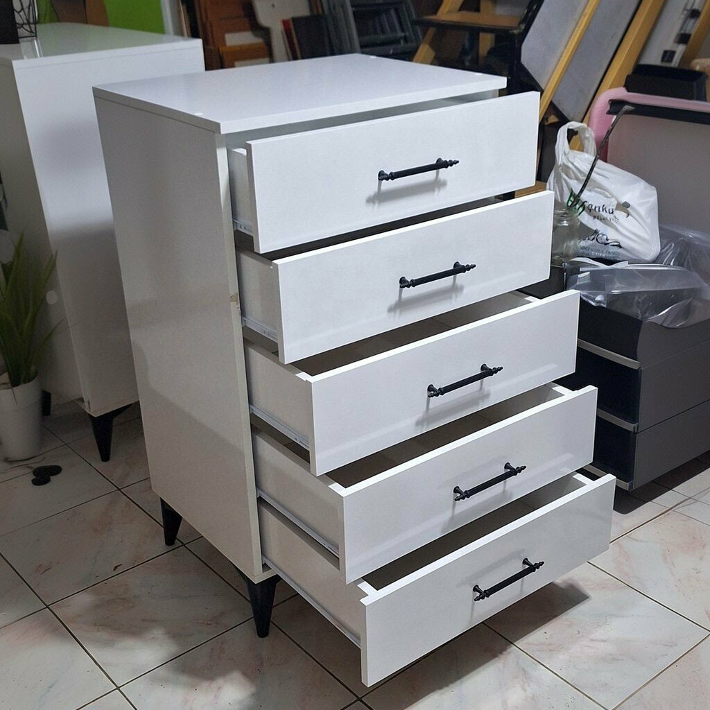 Thrift store Hifa Spot, Bor, photo