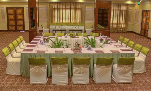 Фото Hotel Clarks Shiraz