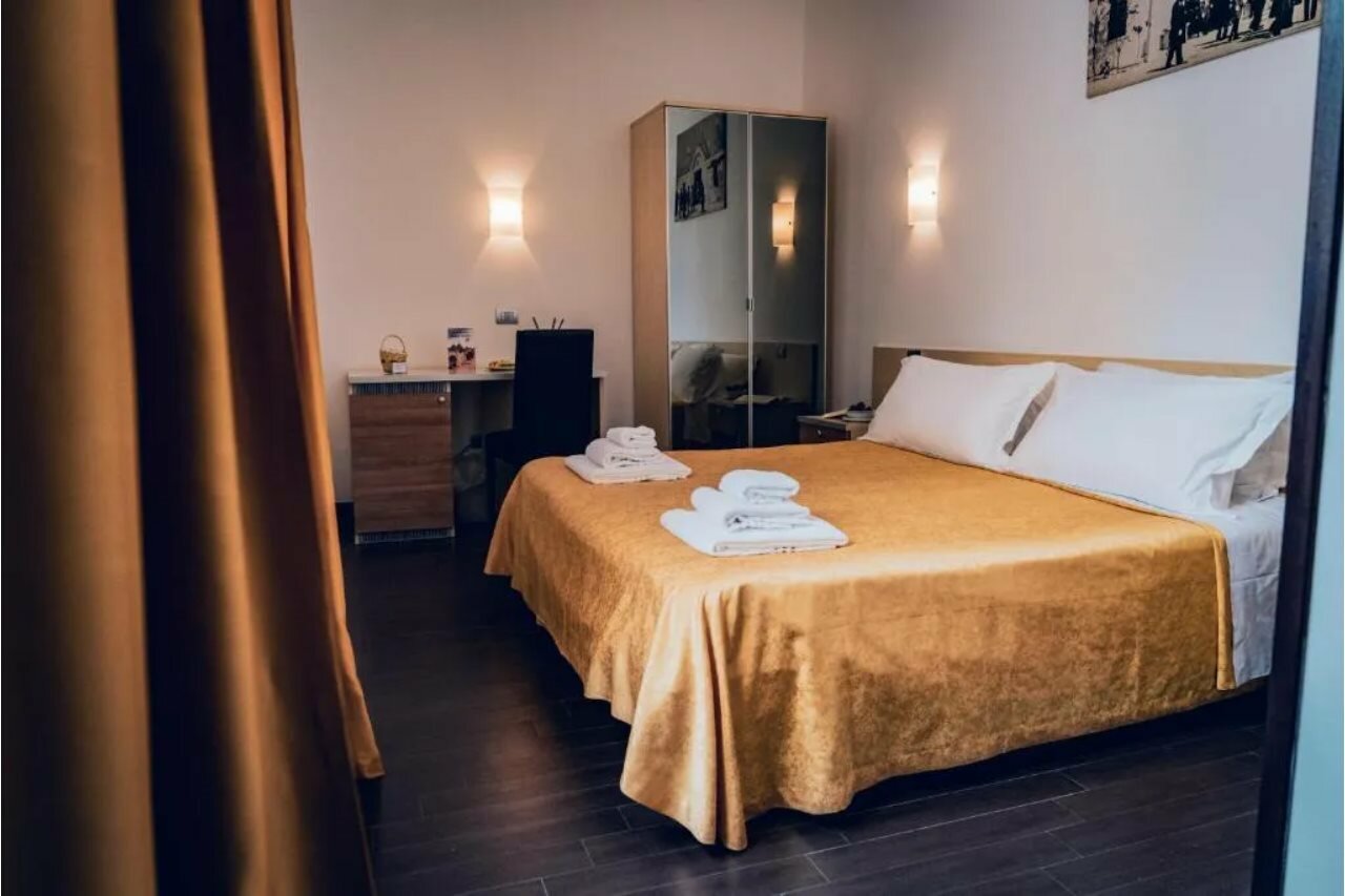 Фото Отель His Majesty