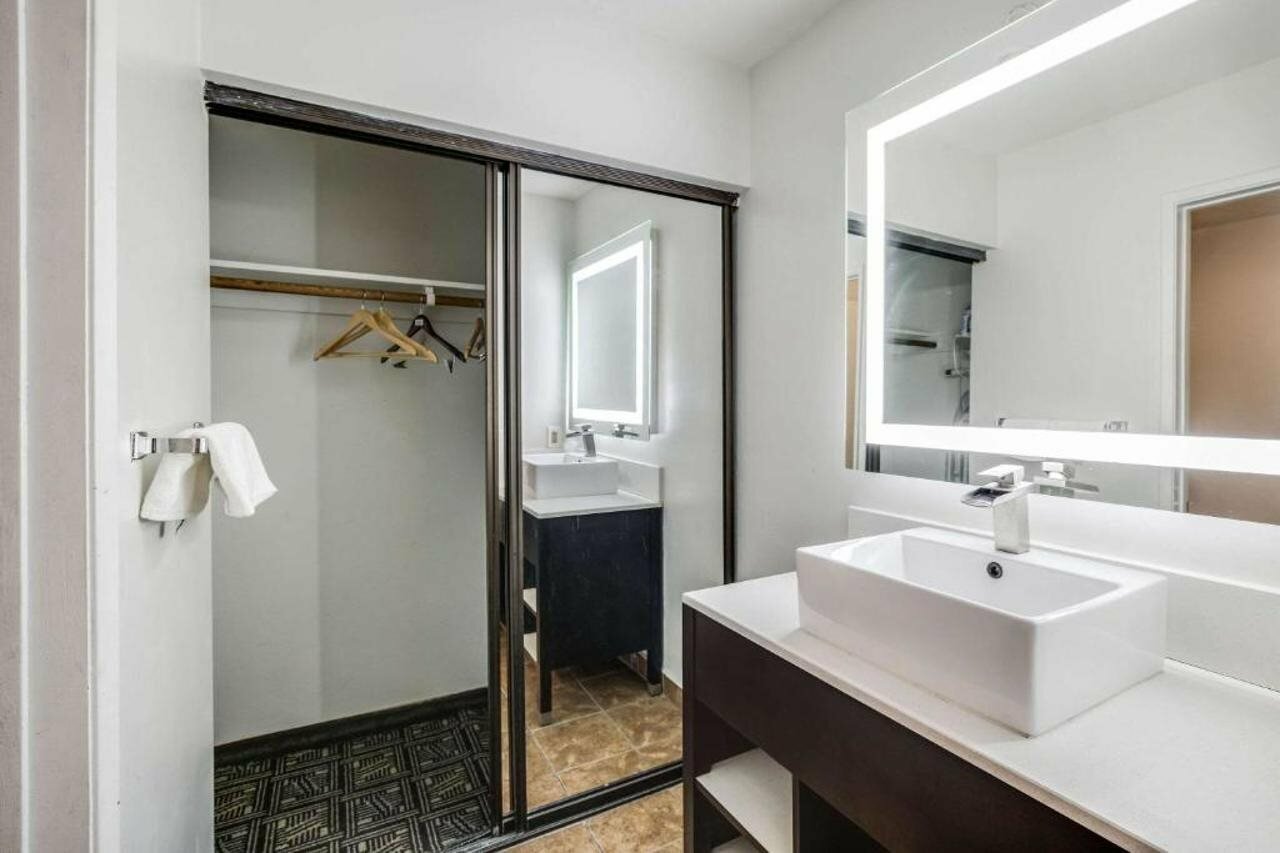 Фото Rodeway Inn Old Town Temecula