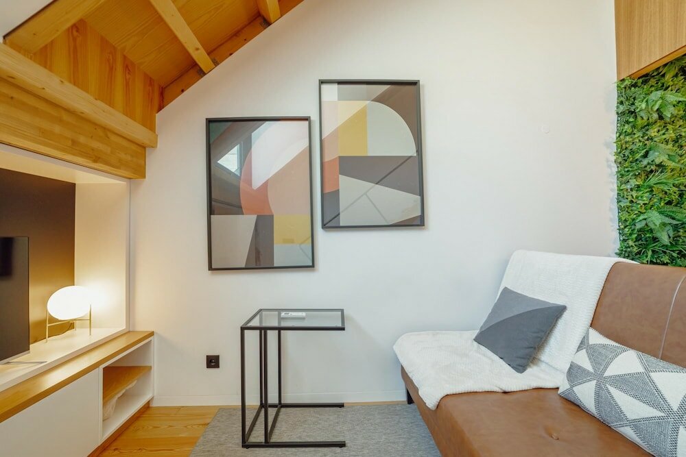 Фото Elegant Downtown Apartment