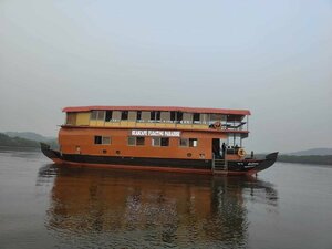 Гостиница Seascape Floating Paradise в Мандреме