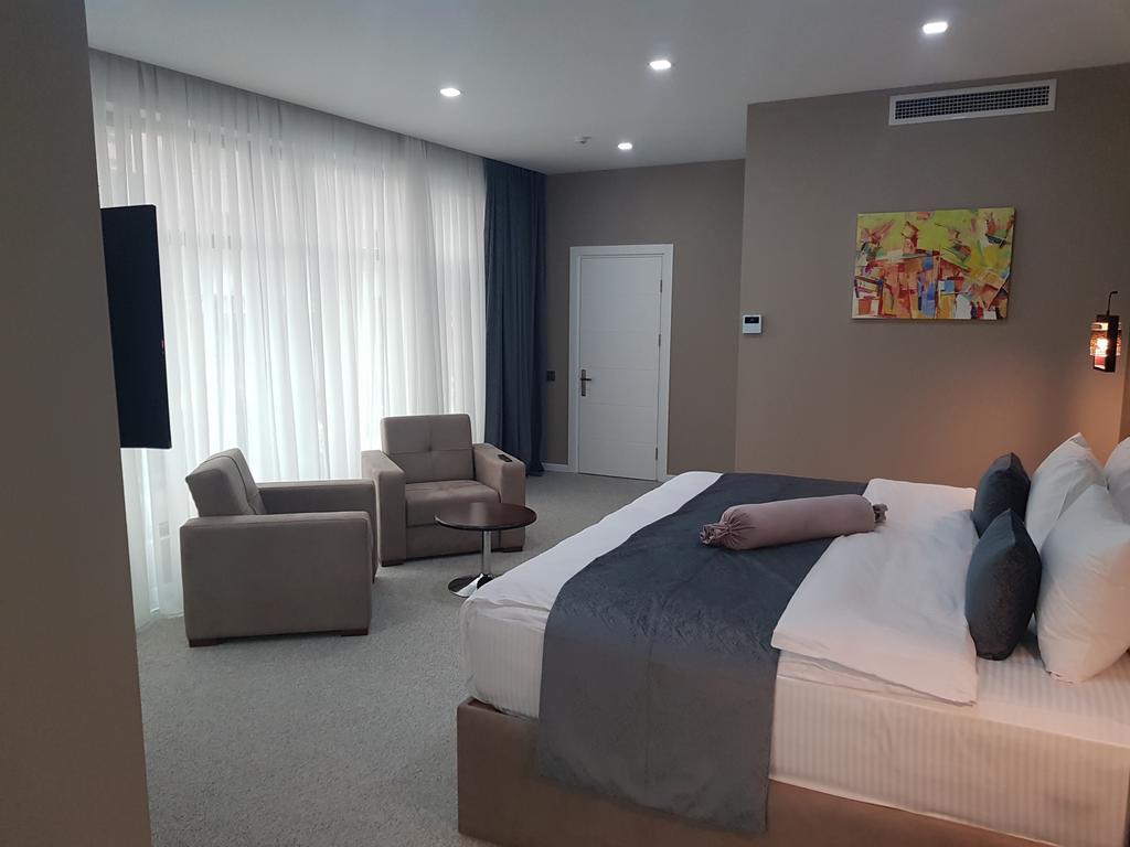 Фото  Parallel Hotel