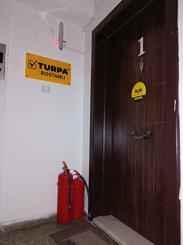 Продажа и аренда коммерческой недвижимости Turpa Emlak Bilgi Merkezi, Измир, фото