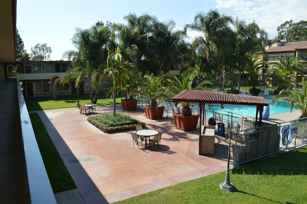 Фото Ontario Airport Inn