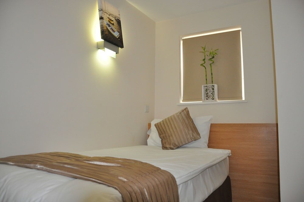 Фото Queens Hotel