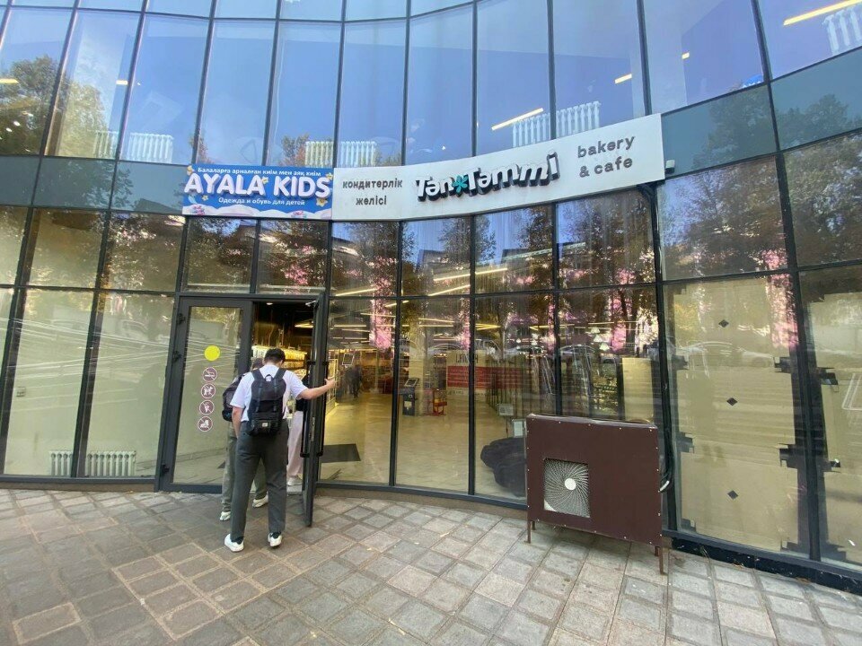 Parcel automat Kaspi Postomat, Almaty, photo