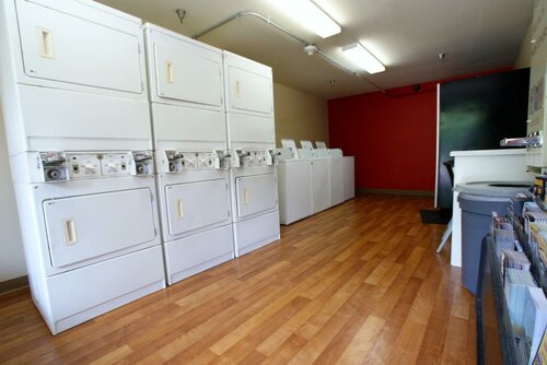 Гостиница HomeTowne Studios by Red Roof Nashville - Airport/Briley Pkwy в Нашвилле