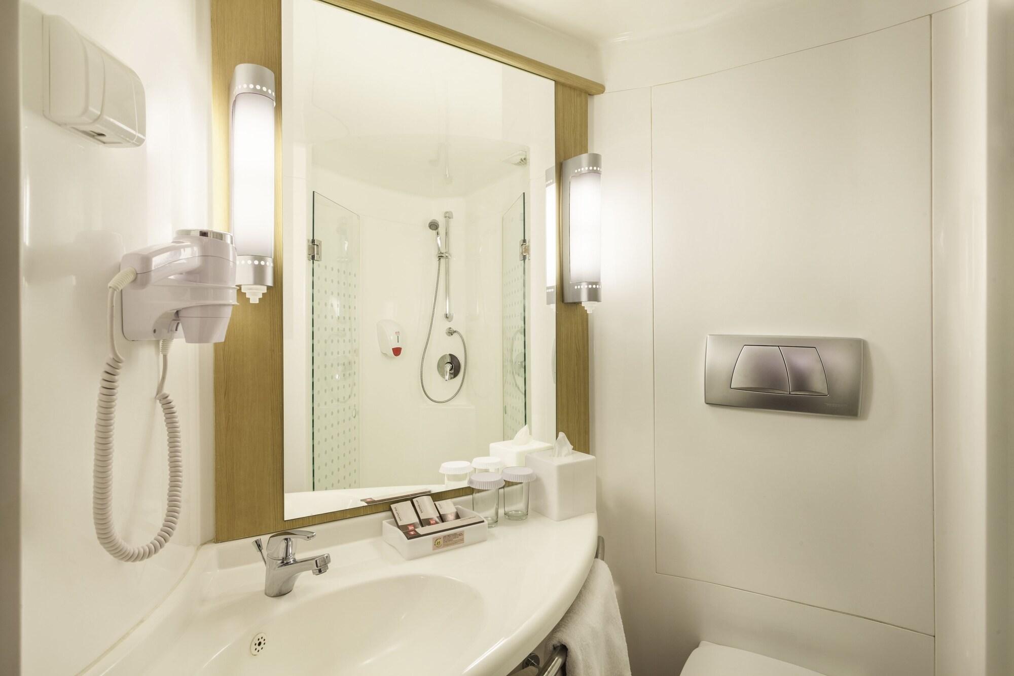 Фото B&b Hotel Maubeuge Gare