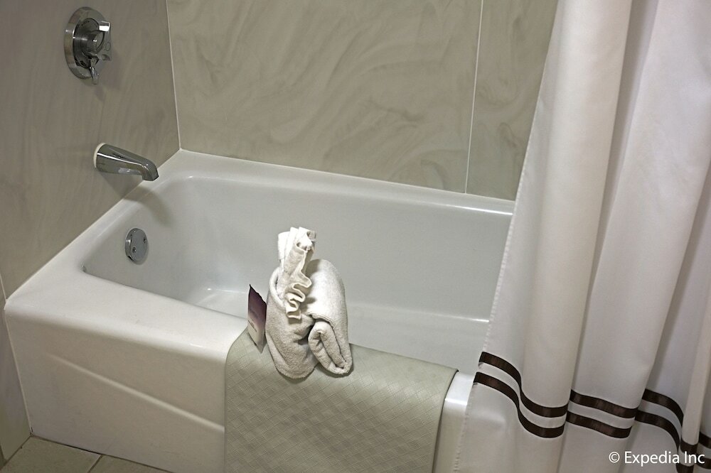 Фото Anaheim Camelot Inn & Suites