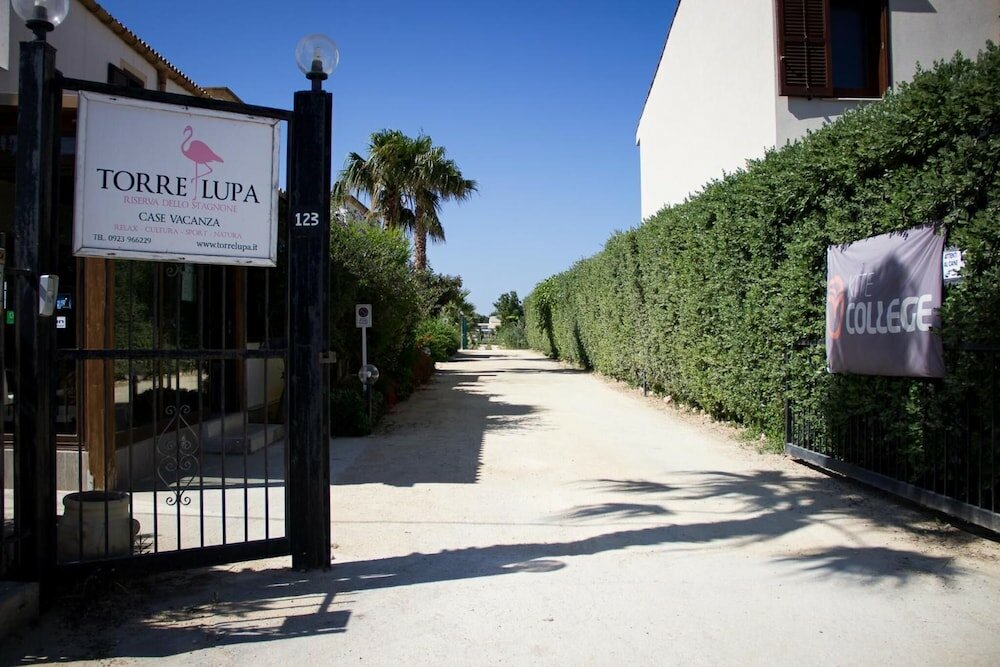 Фото Case Vacanza Torre Lupa