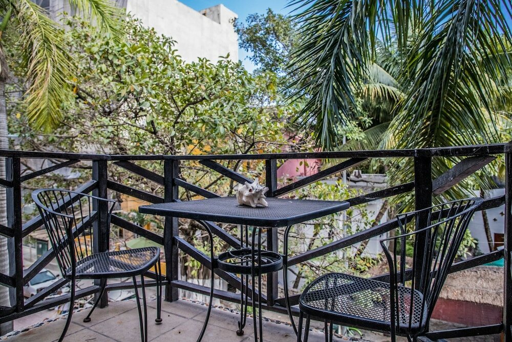 Фото Moonshine Hotel