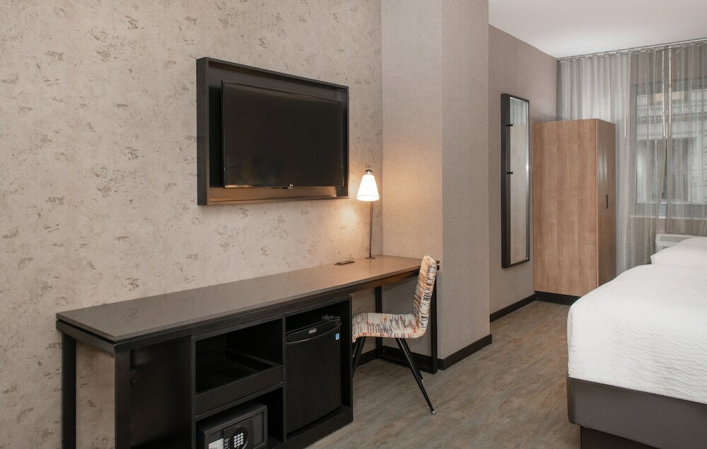 Фото Courtyard by Marriott New York World Trade Center Area