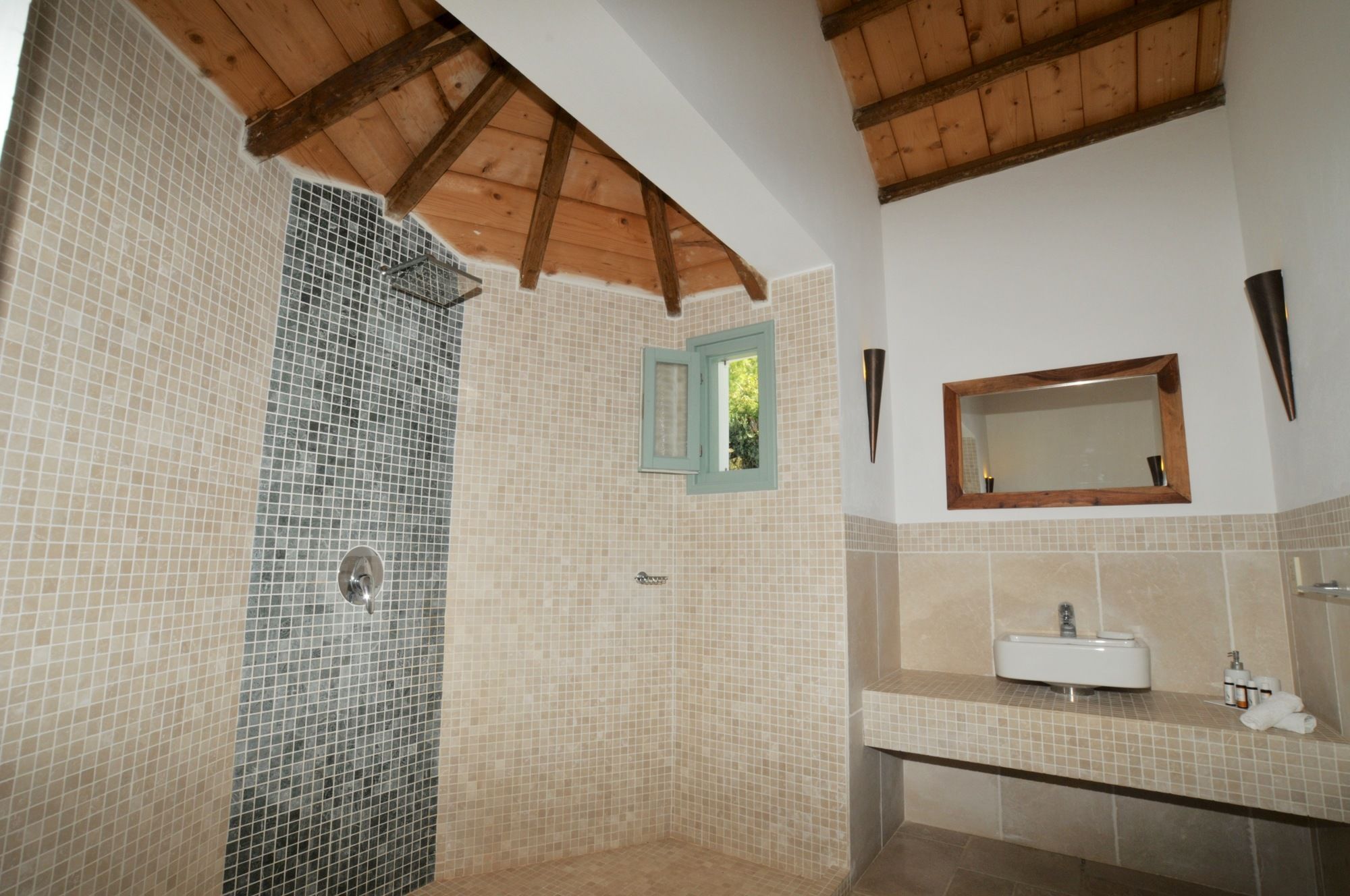 Фото Aquilo Villa