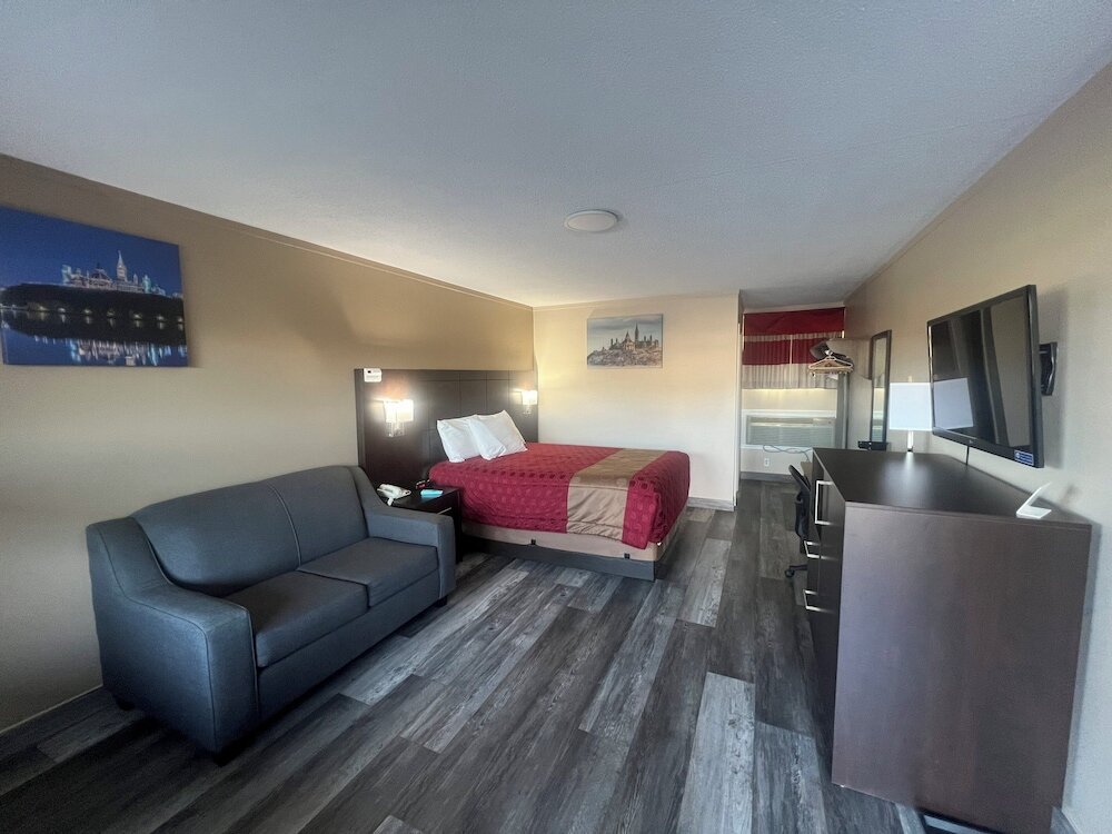 Фото Colonial House Motor Inn