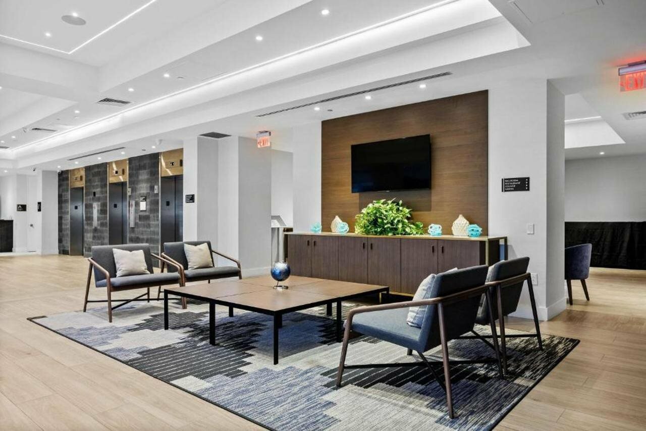 Фото Отель Doubletree by Hilton New York Jfk Airport