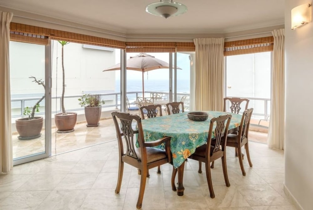 Фото Bantry Beach Luxury Suites