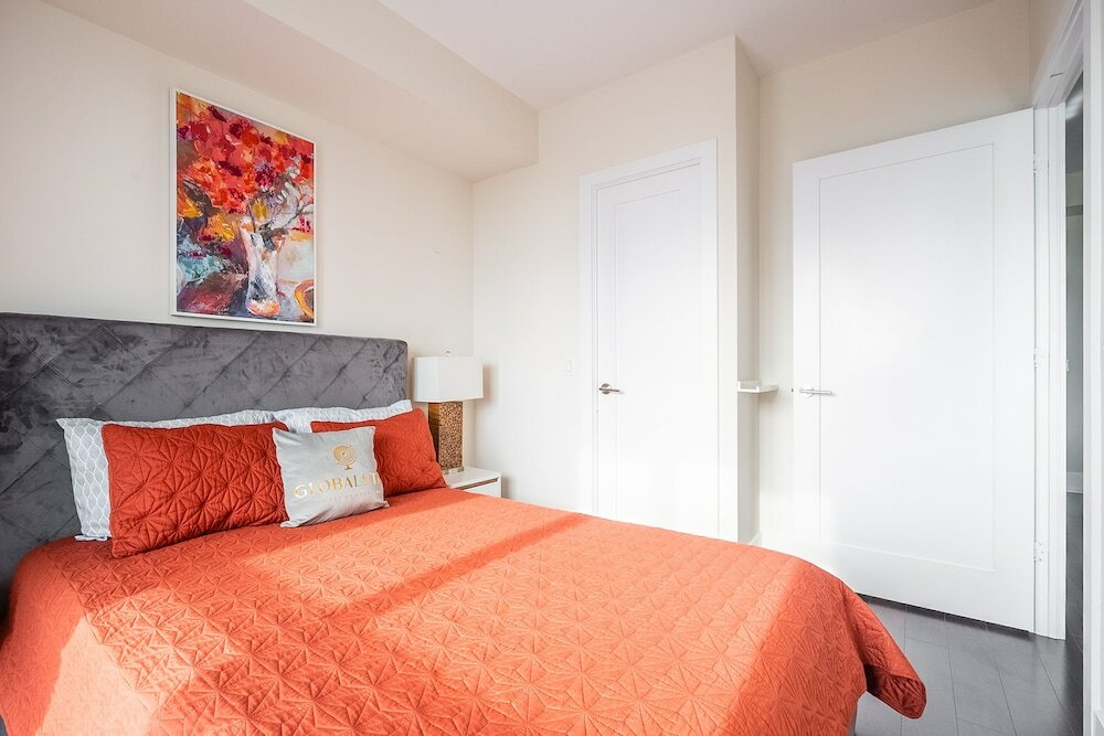 Фото Simply Comfort. Modern Downtown Apartment