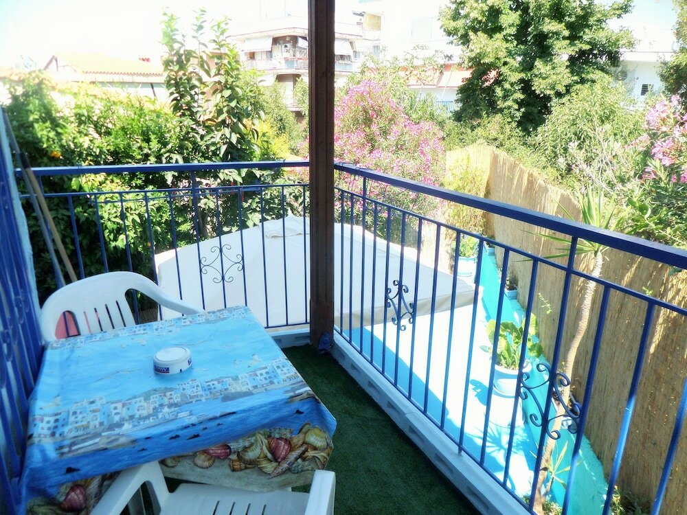 Фото Artemis Studios & Apartments