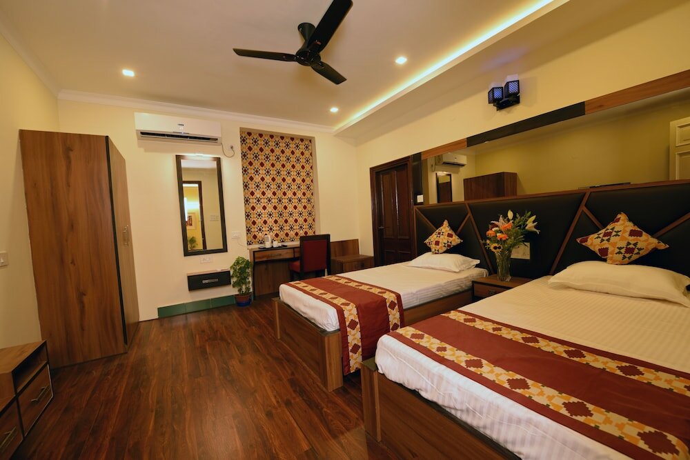 Фото Oyo 6760 Chowdhury Estate Premium
