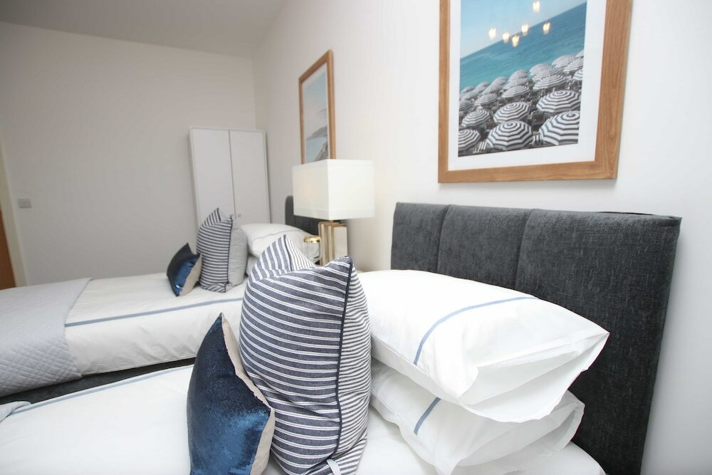 Фото Upton Road Apartments