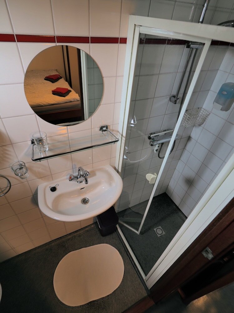 Фото Hotelschip Sarah