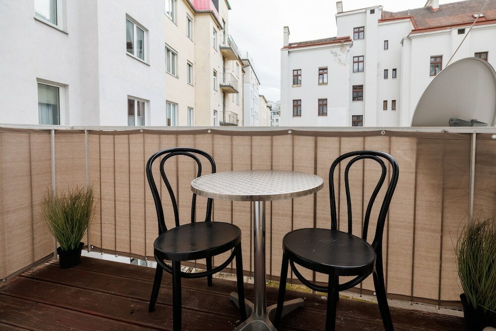 Фото Operastreet.com Apartments