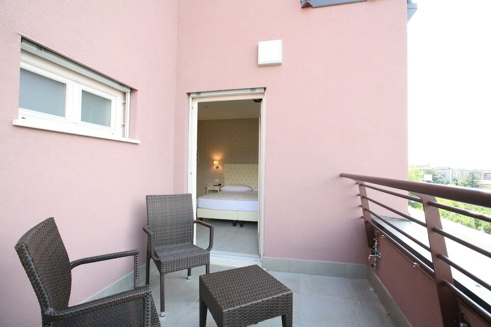 Фото Nuova Opera Rooms