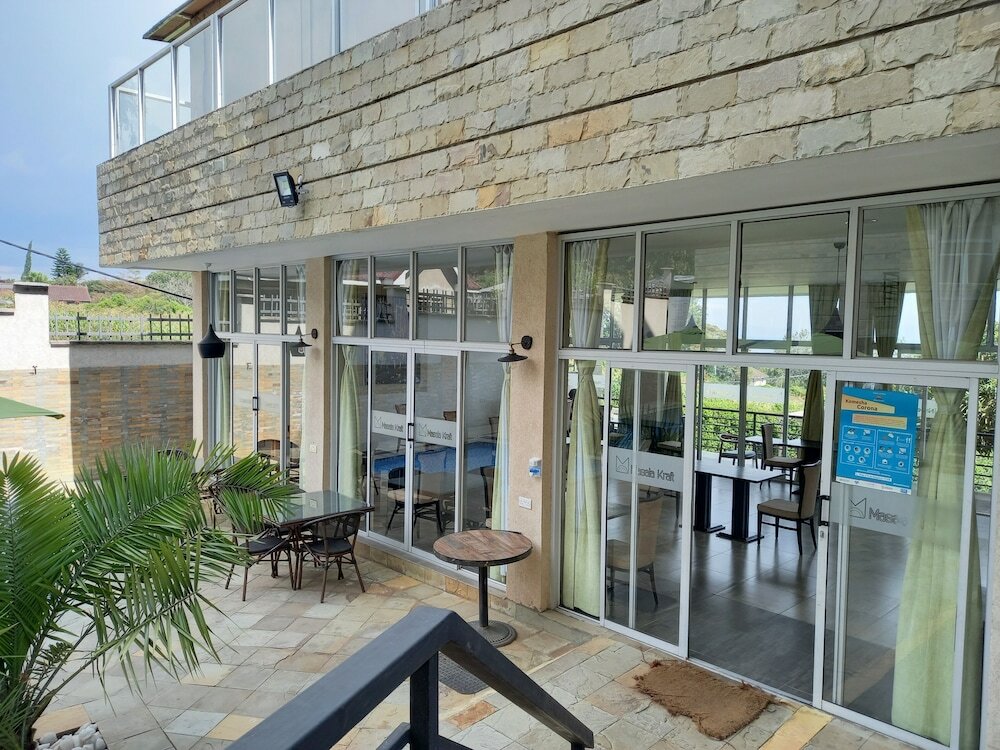 Фото The Alps Hotel